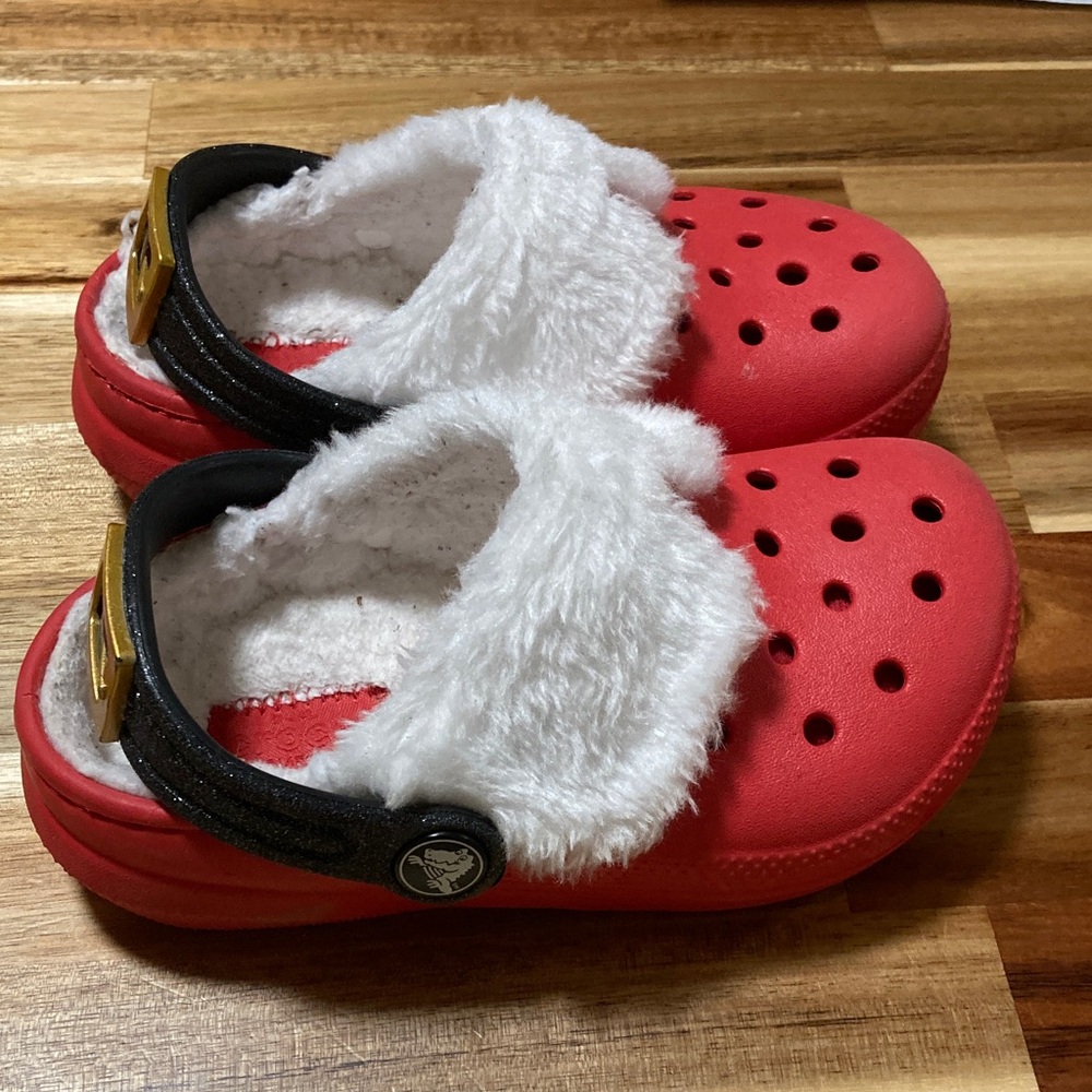 Santa CROCS Cozy Red Kids Clogs with Faux Fur Lining Size 9 Toddler